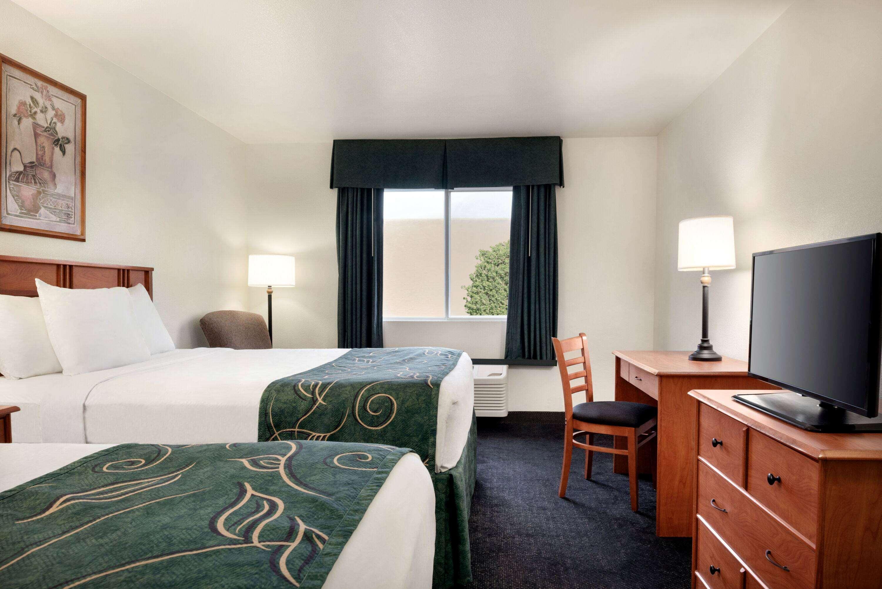 Travelodge By Wyndham Clinton Valley West Court Exterior foto