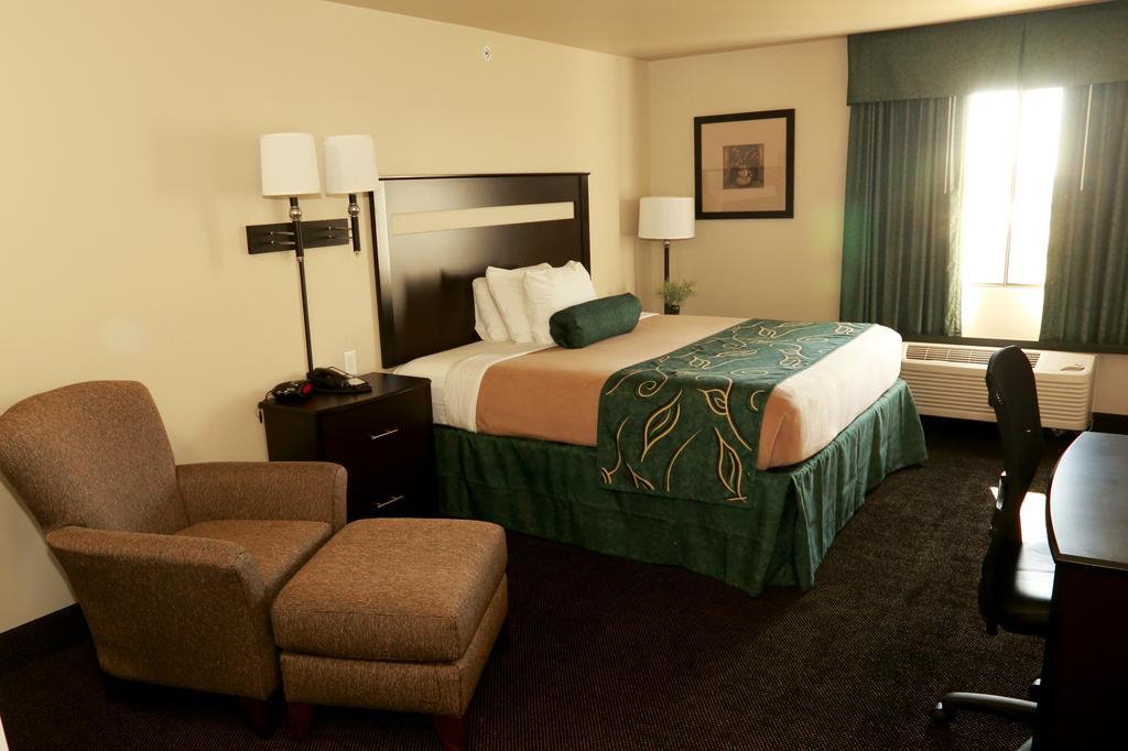 Travelodge By Wyndham Clinton Valley West Court Exterior foto